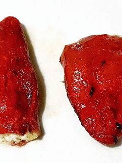 Una foto de Pimientos del Piquillo fritos rellenos de atún con Mahonesa