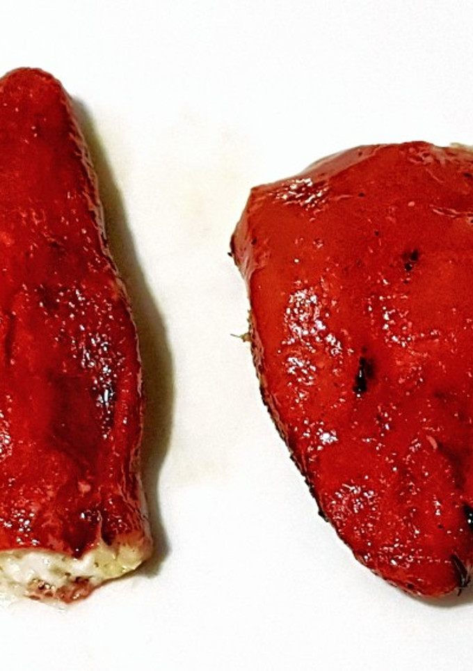 Una foto de Pimientos del Piquillo fritos rellenos de atún con Mahonesa