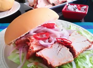 Una foto de Butifarra Limeña de Lechón al Horno 👍🇵🇪