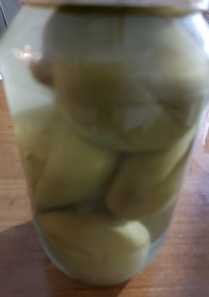 A picture of Salted raw mangoes.
