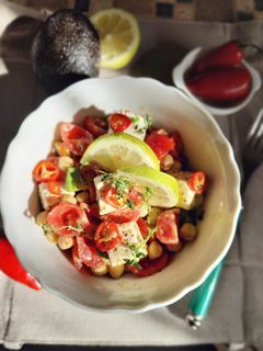 Foto di Insalata di avocado ceci e feta