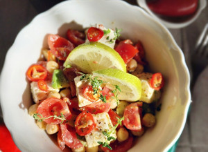 Foto di Insalata di avocado ceci e feta