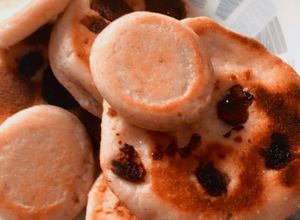 Una foto de GALLETAS con chocolate 🍫(Sin horno)