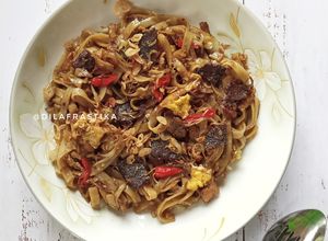 Foto resep Kwetiau Goreng Ala Solaria dengan Topping Daging Rendang