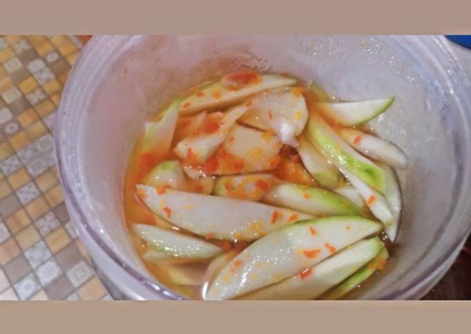 Resep Asinan mangga muda yang Lezat