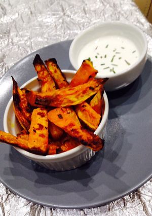 Sült édesburgonya joghurtos öntettel recept fotója