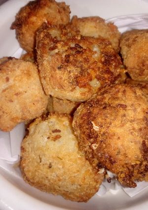 Una foto de Bombas de arroz y queso