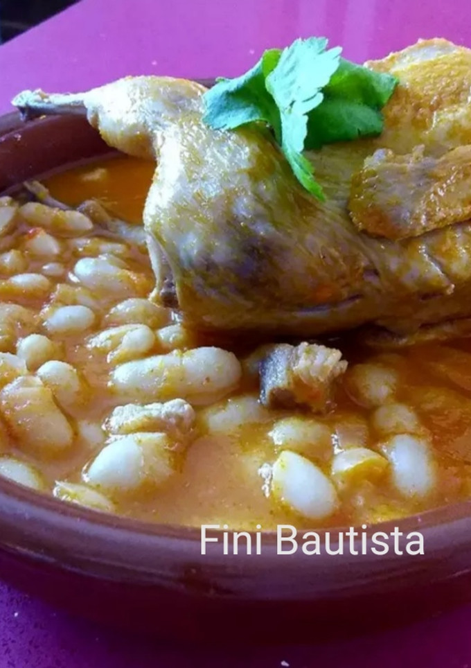 Una foto de Habichuelas o alubias con codornices