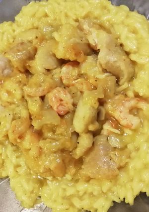 Una foto de Arroz al azafrán con sabor a mar