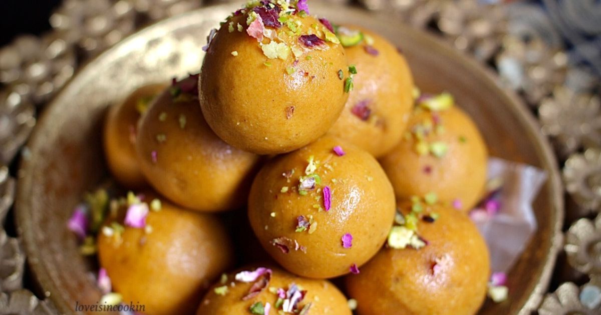 Desi Ghee Besan Ladoos