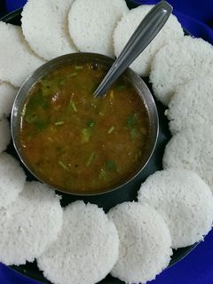 इडली सांभर (Idli sambhar recipe in hindi) रेसिपी मुख्य फोटो