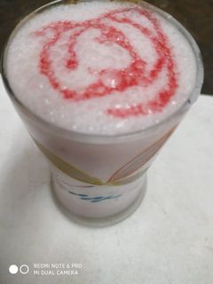रूह अफजा लस्सी (Rooh Afza Lassi recipe in hindi) रेसिपी मुख्य फोटो