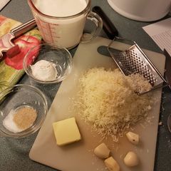 A picture of Alfredo Sauce.