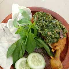 A picture of Ayam Goreng Sambal Ijo.