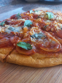 Una foto de Pizza con base de Zanahoria 🍕 🥕
