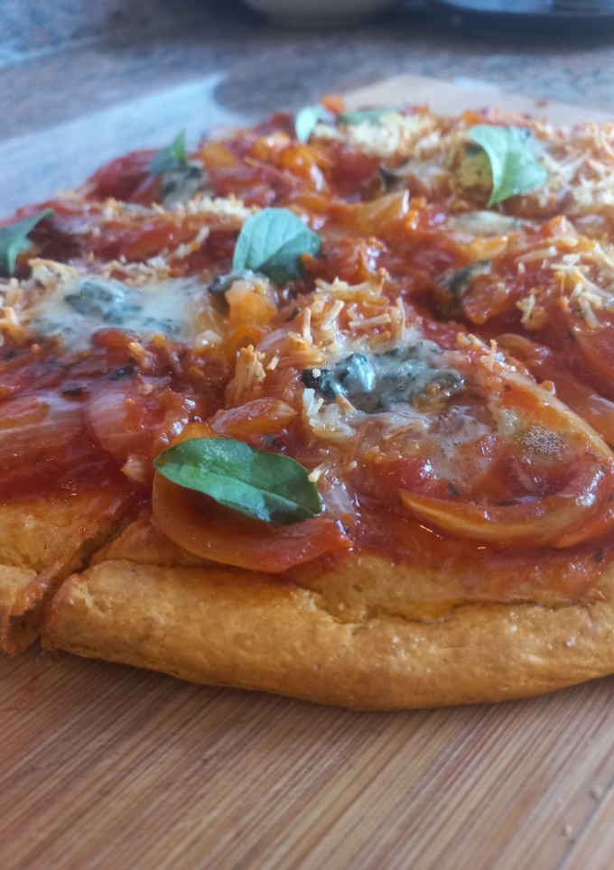 Una foto de Pizza con base de Zanahoria 🍕 🥕
