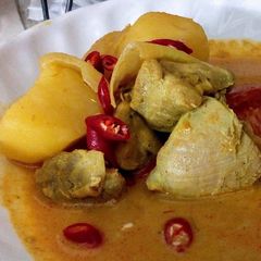 A picture of Malaysian Curry Chicken.