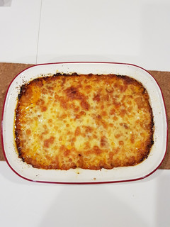 A picture of Cheesy beef macaroni casserole.