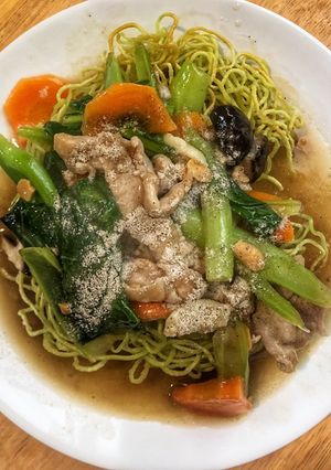 รูปของ หมี่กรอบราดหน้าหมูหมัก