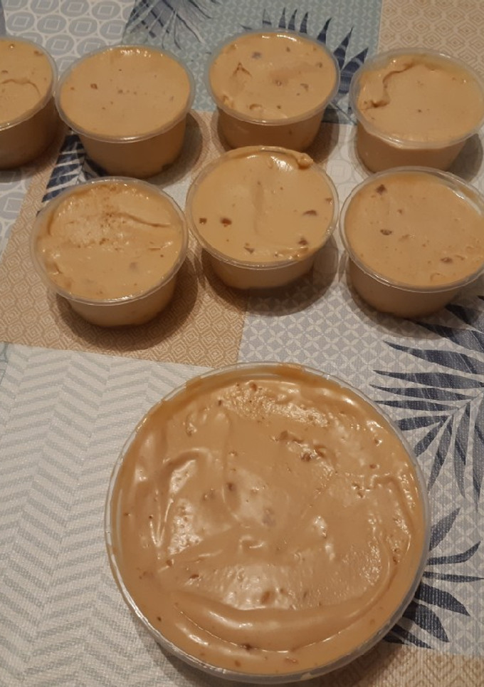 Una foto de Helado de turrón con trocitos (sin lactosa)
