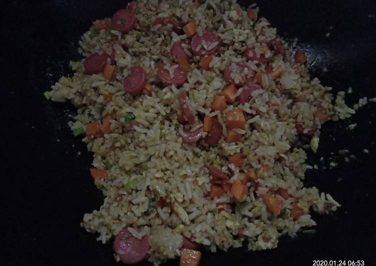 Nasi goreng sosis wortel