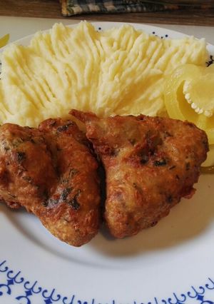 Csirkeszárnyak fehérboros, sajtos tésztabundában recept fotója