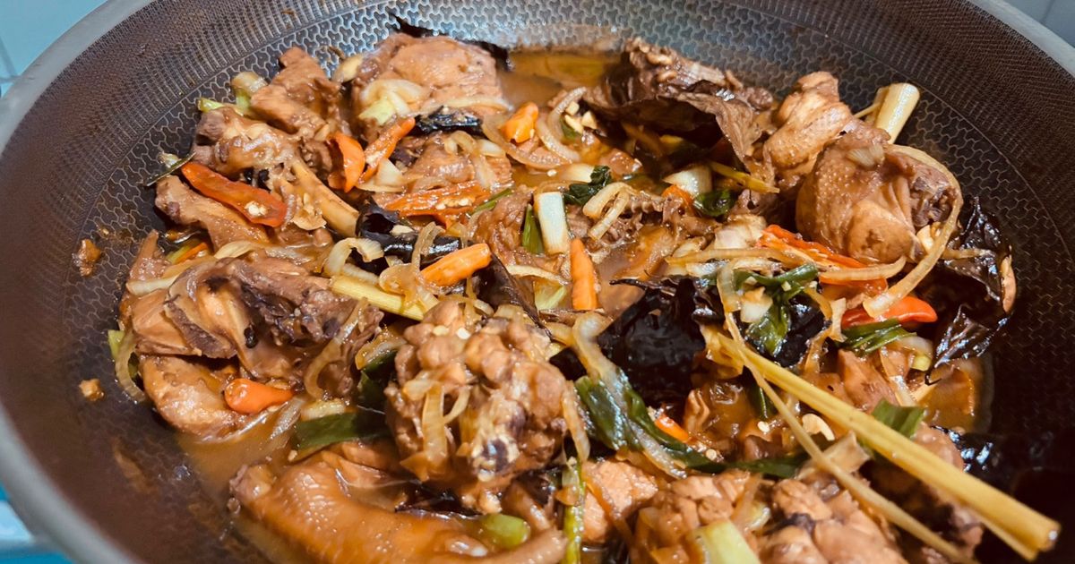 Ayam kecap nyemek