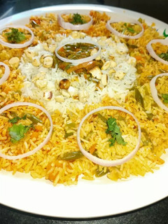 વેજિટેબલ બિરયાની (Vegetable Biryani Recipe in Gujarati) રેસીપી મુખ્ય ફોટો