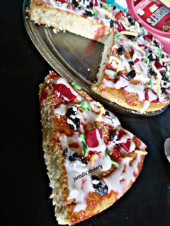 A picture of Cake pizza.