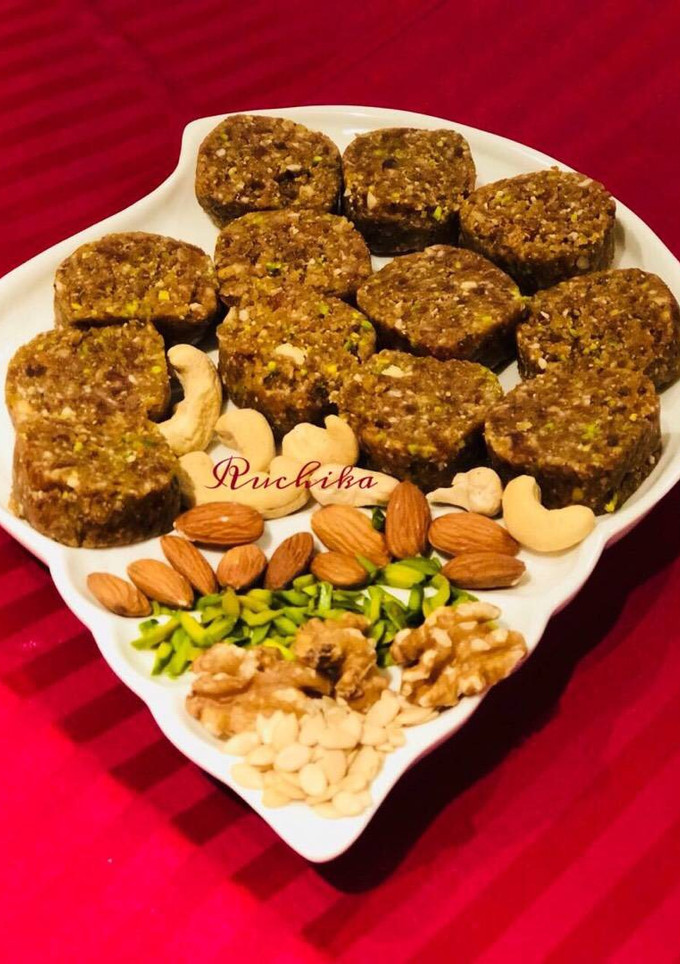A picture of Dates & Nuts Rolls.