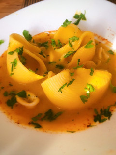 Una foto de Lumaconi en salsa de mejillón y calamar