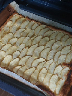 Una foto de Receta sencillísima de tarta de manzana con hojaldre