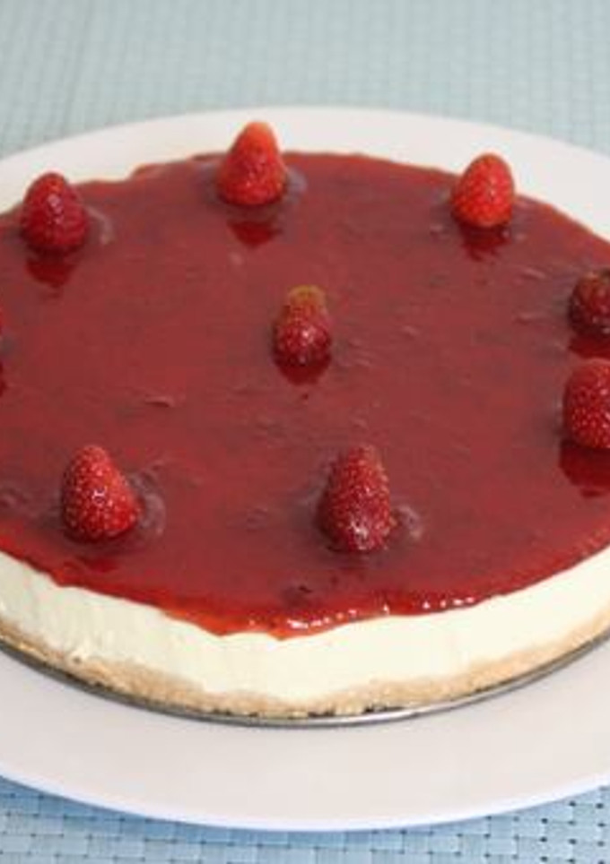 Una foto de Tarta de queso con cobertura de fresa sin gluten