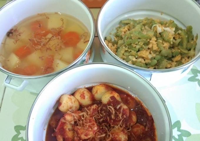 Menu Rumahan: soup kentang wortel, tumis pari telur, sambalado