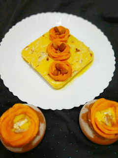 મેંગો બદામ કુલ્ફી (Mango Almond Kulfi Recipe In Gujarati) રેસીપી મુખ્ય ફોટો