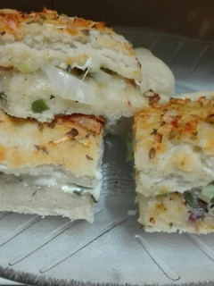 Una foto de Focaccia rellena..