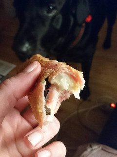 Una foto de Rollito jamón y queso con aceitunas