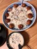 Riz et boulettes de viande à la crème champignons
