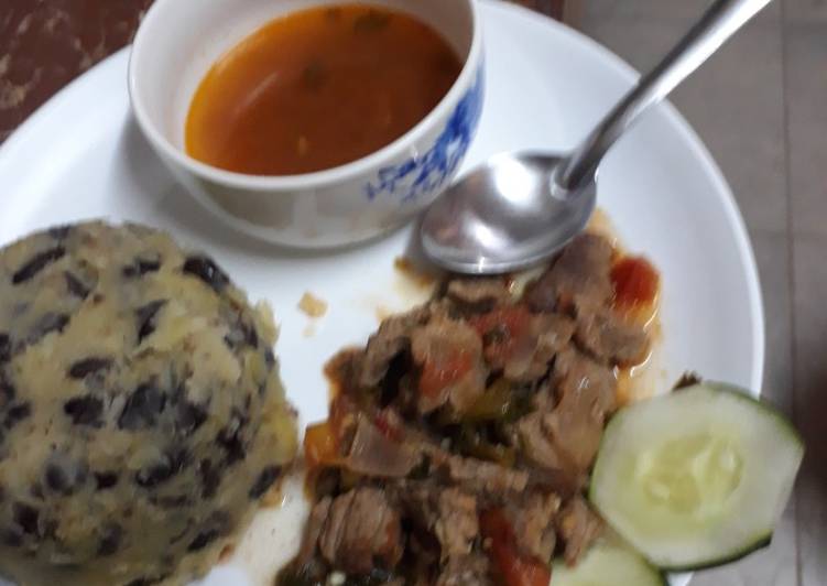 Mukimo, meat and soup