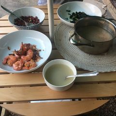 A picture of Dinner set.