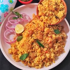 A picture of Soya chunks biryani.