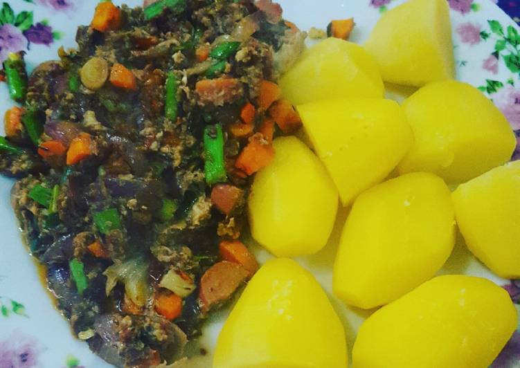Recipe of Favorite Boiled potatoes with veggie sausage egg sauce