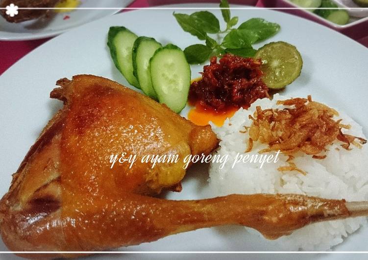 Resep Ayam goreng penyet oleh yNy - Cookpad