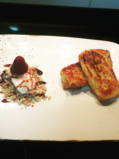 Una foto de Torrijas de brioche caramelizadas