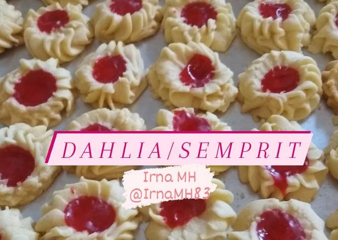 Recipe: Yummy 76. Kue Dahlia/Semprit