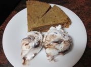 Una foto de bizcocho zanahoria cacao
