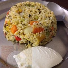A picture of Daliya Pulao with colourful vegetables.