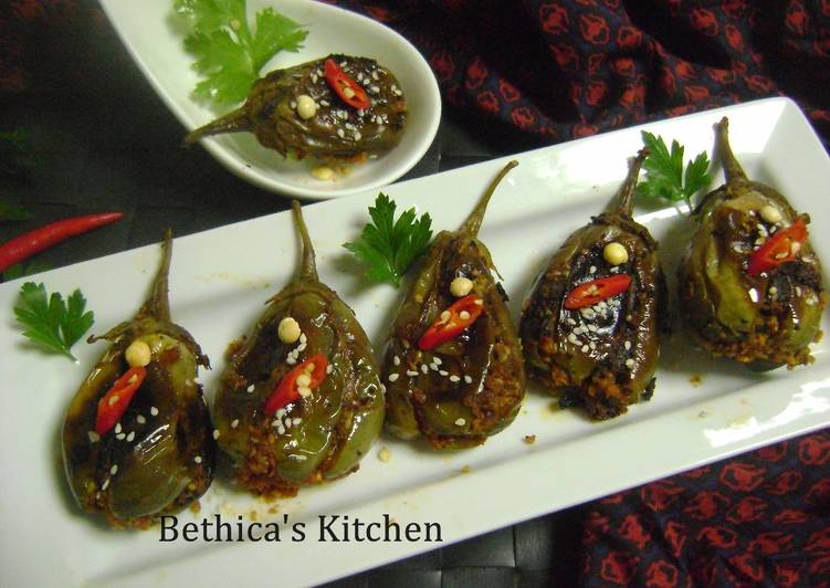 Recipe of Award-winning Ramadan Special - Raw Mango Stuffed Baby Eggplants