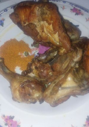 A picture of Fried chicken with yaji.