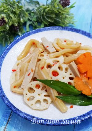 Hình của món Gỏi Củ Sen Tai Heo (Món Chay).